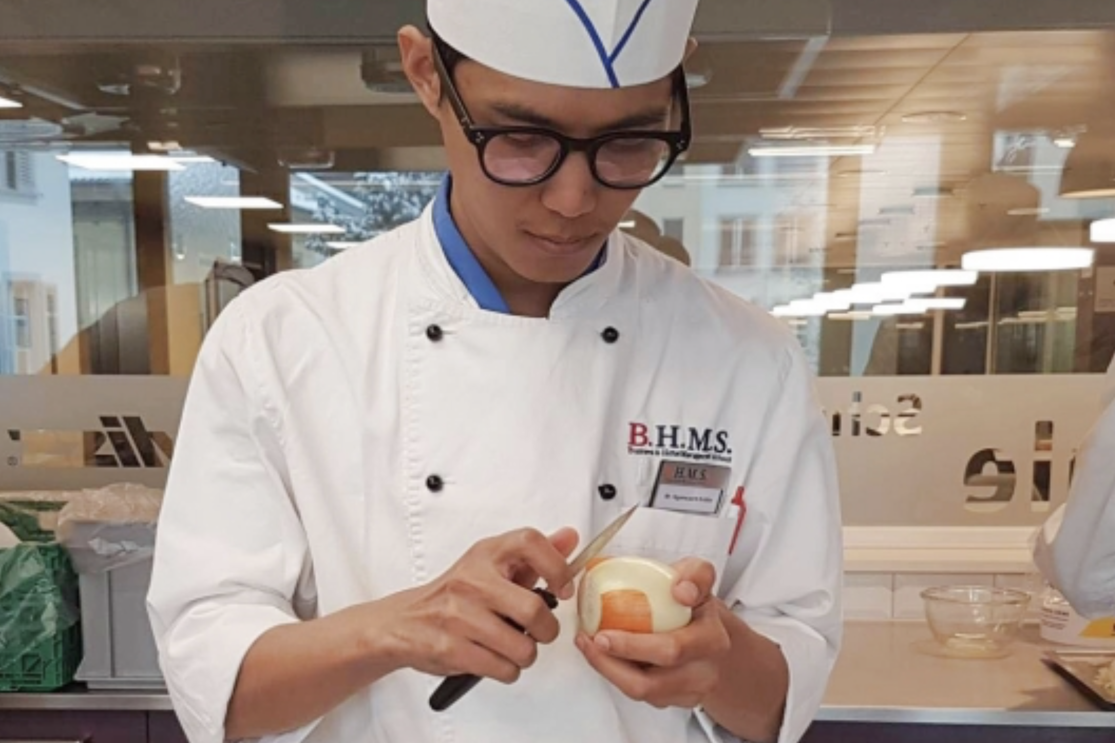 รีวิว BHMS น้องโอ๊ตไปเรียนอนุปริญญาโททำอาหารที่สถาบัน BHMS LUCERNE, SWITZERLAND